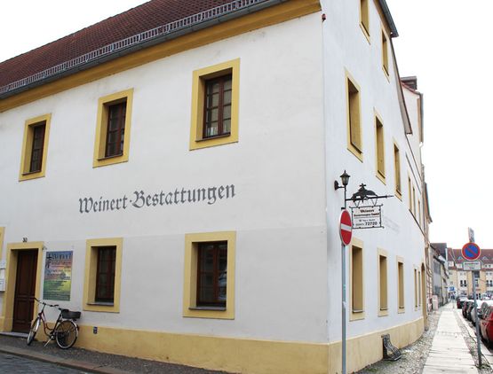 Weinert Bestattungen aus Torgau - Ansicht von der Straße